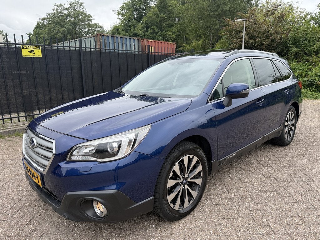 Subaru Outback 2.5i Autom/Tiptr Premium Leer/Schfdak/Navi/St, Auto's, Subaru, Automaat, Gebruikt, 4 cilinders, Blauw