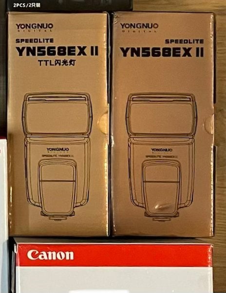 2x Canon Yongnuo YN-568EX +zender/ontvanger+remote control, Ophalen, Zo goed als nieuw, Canon