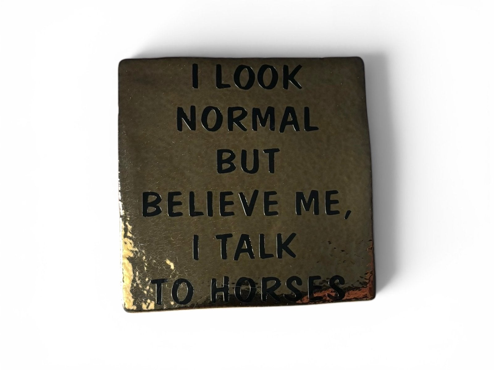 Bedrukte tegel met humoristische tekst over paarden, Sticker and style, Steen/keramiek, Ophalen of Verzenden, Goud