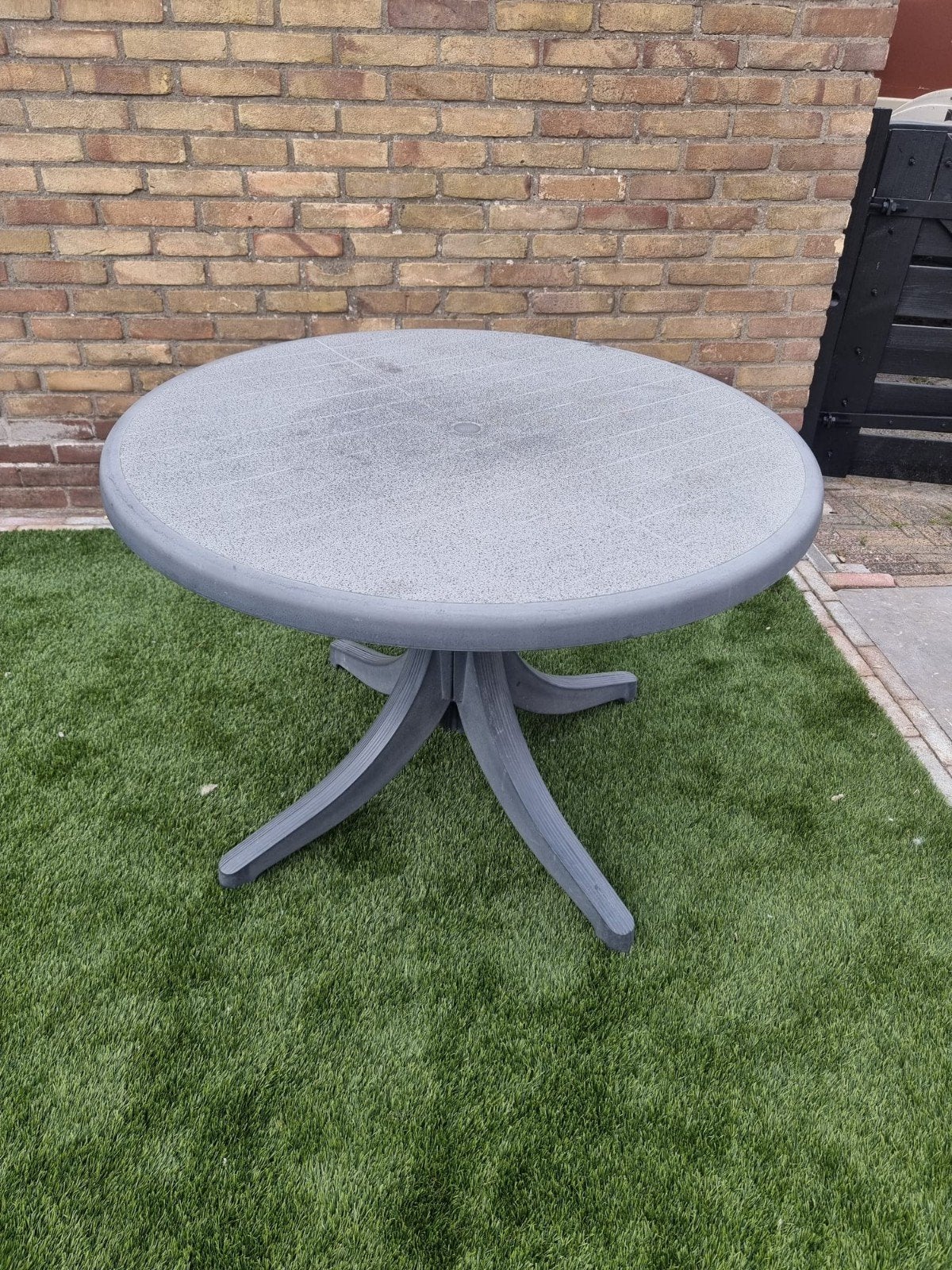 Gratis af te halen: Gebruikte ronde tafel (1m diameter), Ophalen, Gebruikt, Rond, Kunststof