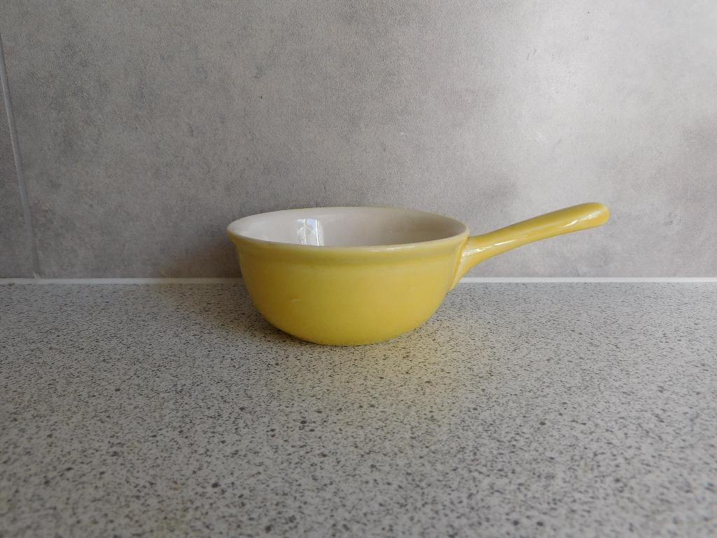 Sauskom 9 cm. Geel Villeroy & Boch, Ophalen of Verzenden, Zo goed als nieuw, Kom(men), Overige stijlen