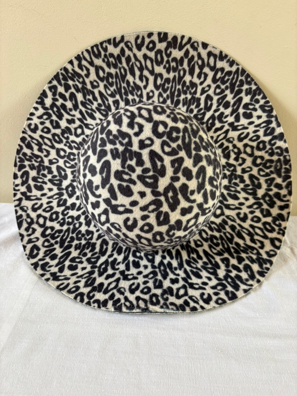 Leuke zomerse hoed met panterprint, Ophalen of Verzenden, Nieuw, One size fits all