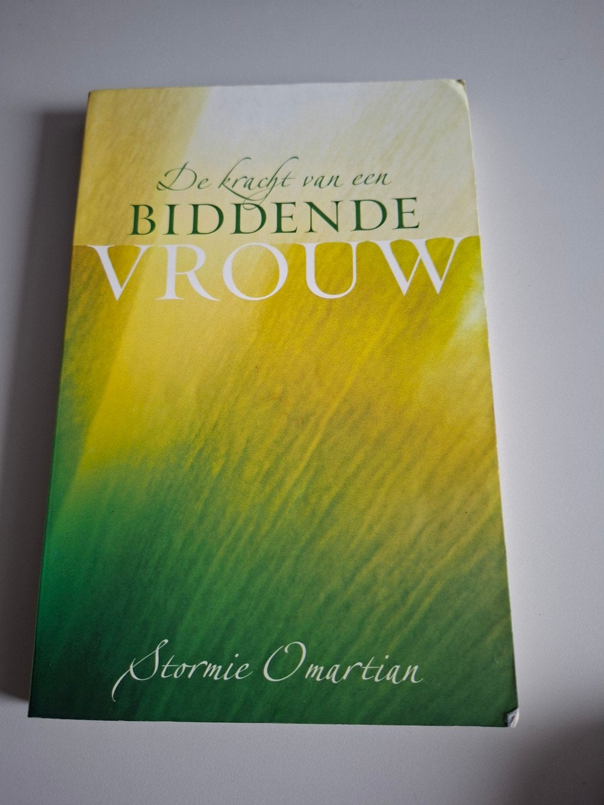 Stormie Omartian - De kracht van een biddende vrouw, Ophalen of Verzenden, Zo goed als nieuw, Stormie Omartian