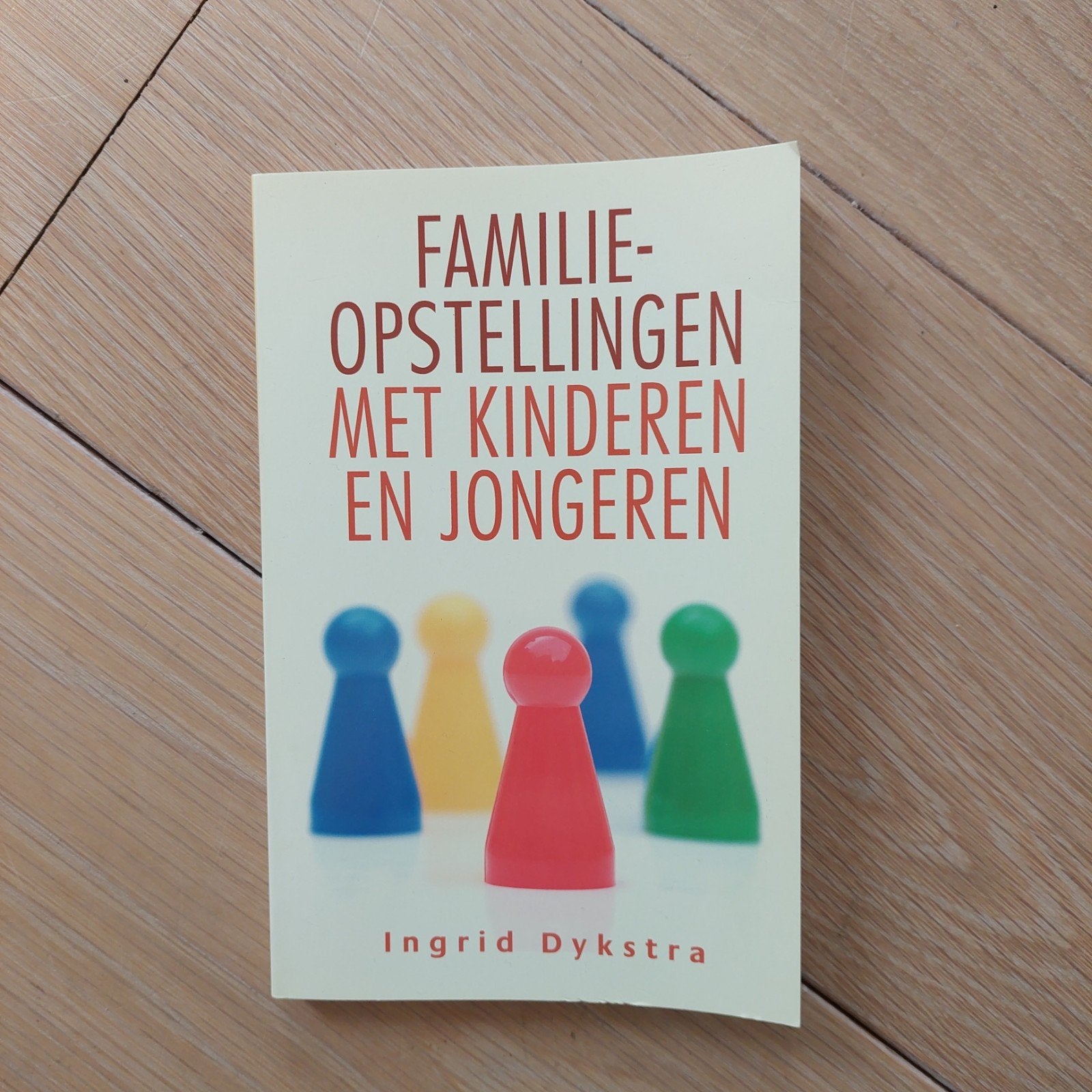 Familieopstellingen met kinderen en jongeren, Boeken, Ophalen, Ingrid Dykstra, Ontwikkelingspsychologie, Zo goed als nieuw