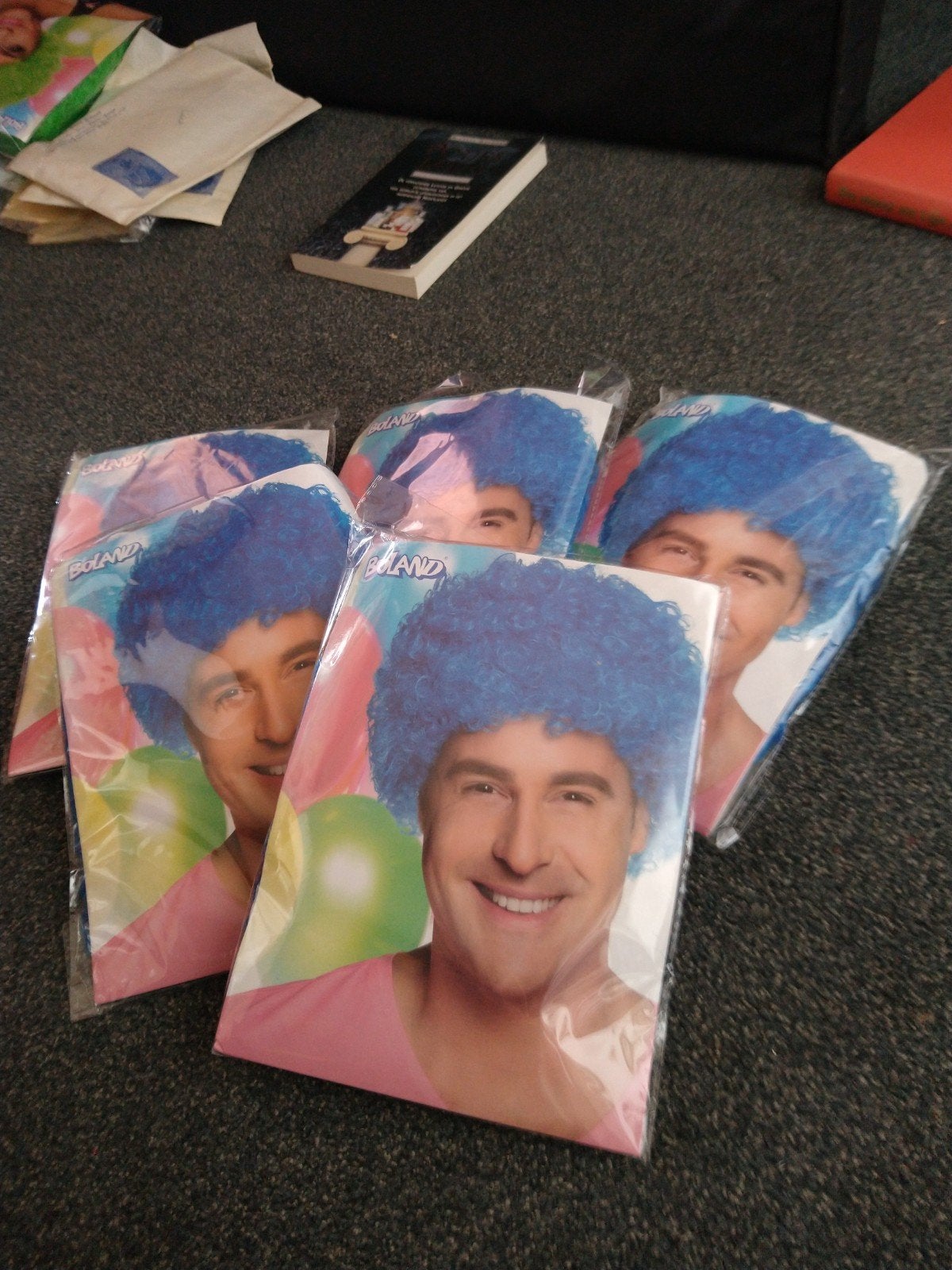 5x Blauwe Krullen Pruik - Feestpruik Carnaval Verkleed, Ophalen of Verzenden, Nieuw, Hoed of Pruik, Carnaval