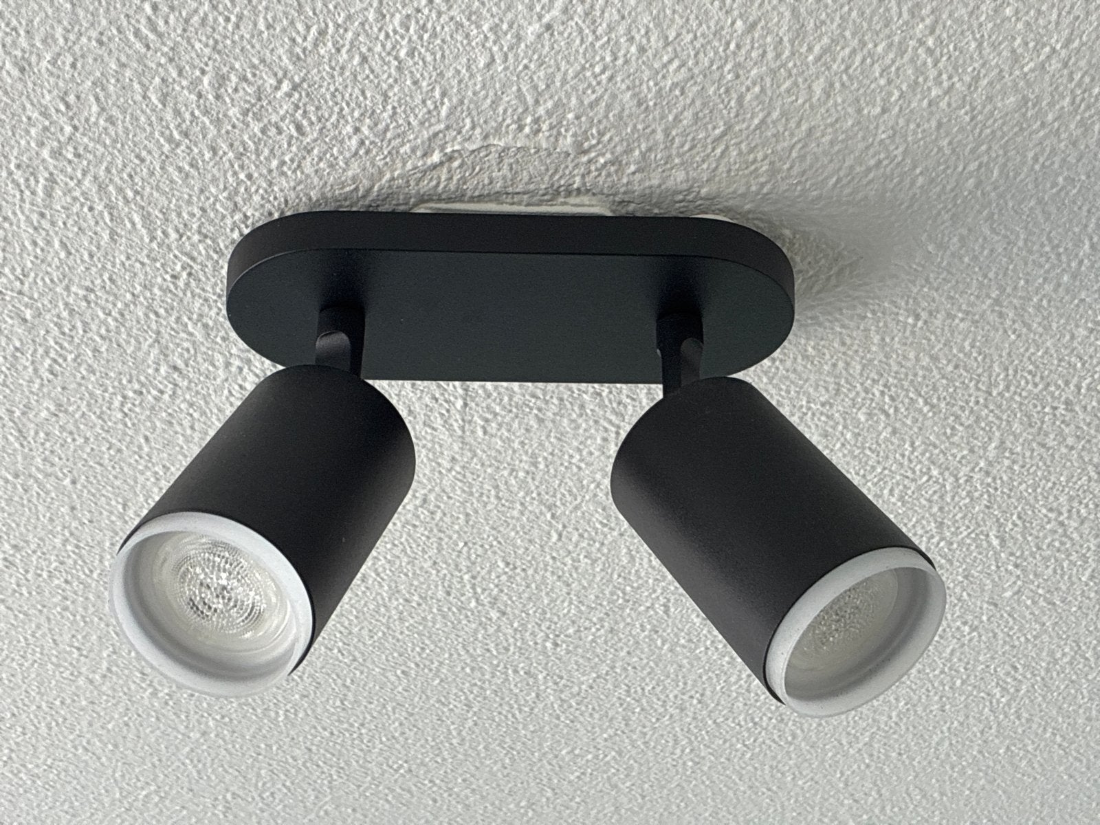 Philips Hue spotarmatuur met 2 smart spots, Ophalen, Dimbaar, Zo goed als nieuw, LED