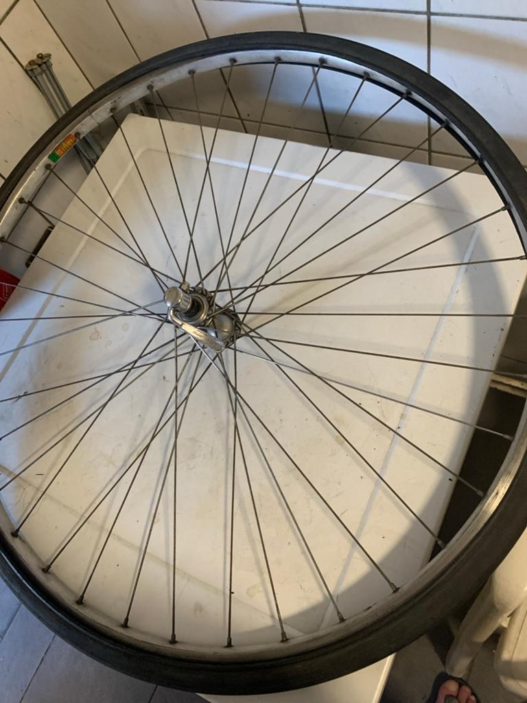 Front tyre and rim schwalbe 23-622 700X230, Fietsen en Brommers, Fietsonderdelen, Ophalen of Verzenden