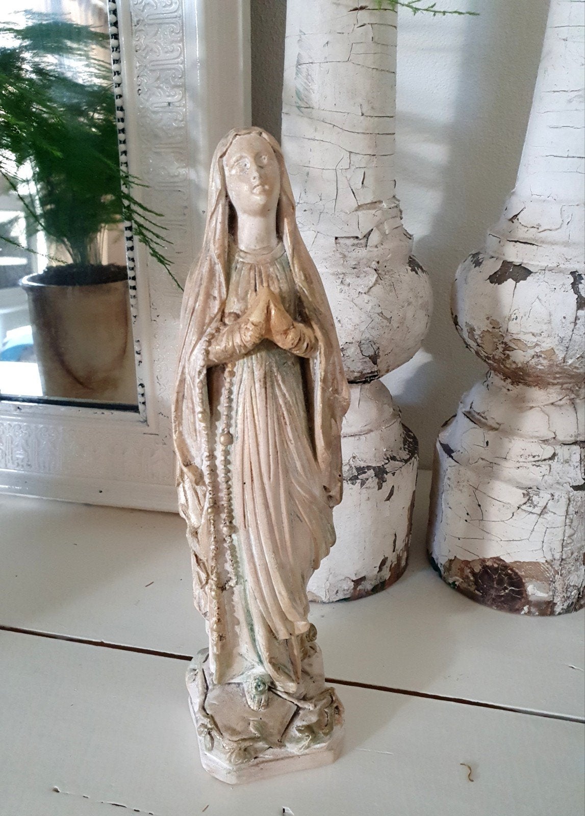 Sereen Maria beeldje, sleetse kleuren ,Brocante, Ophalen of Verzenden