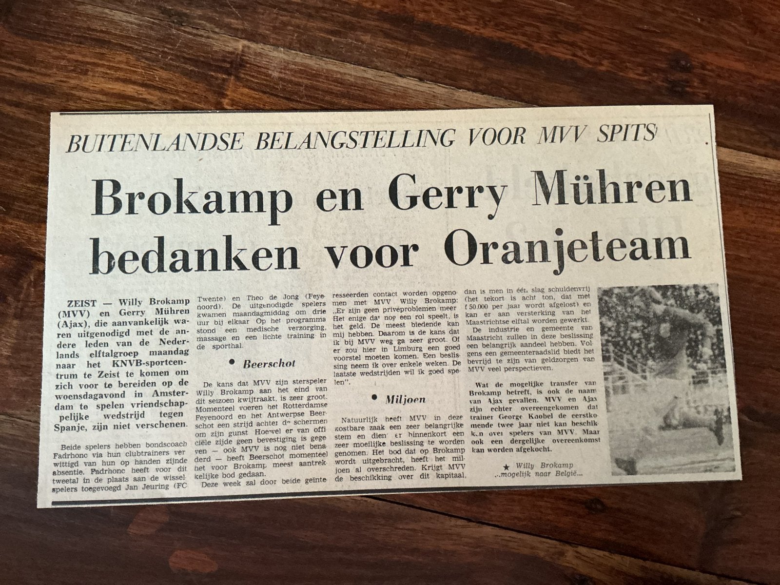 Voetbal krantenartikel Brokamp Mühren bedanken voor Oranje, Ophalen of Verzenden, Knipsel(s)