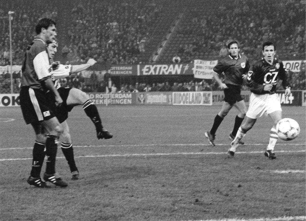 persfoto Piet Bouts 21-12-1997 Feyenoord - Willem II 4x, Verzenden, Zo goed als nieuw, Feyenoord, Poster, Plaatje of Sticker
