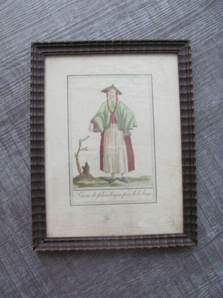 Vrouw uit Scheveningen - antieke gravure, Antiek en Kunst, Dagelijks leven, 17 cm, Handgekleurd, Gravure