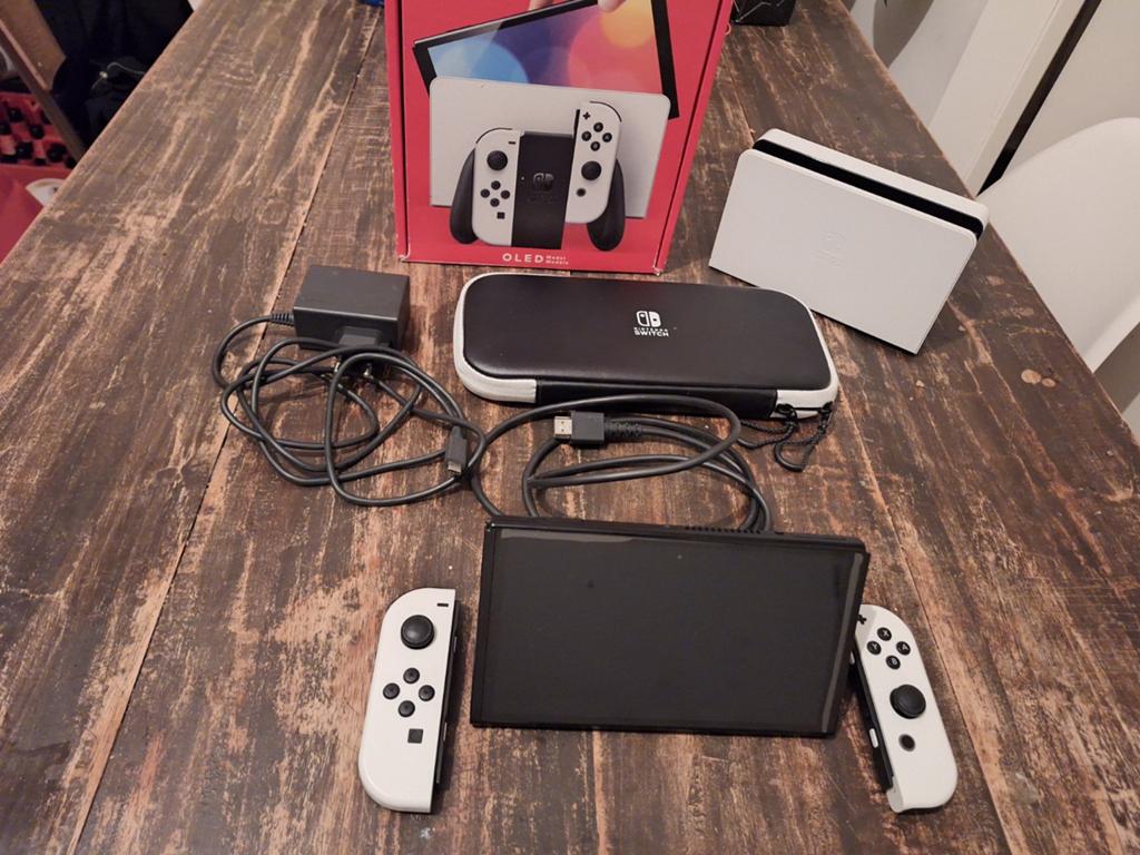 Nintendo Switch OLED, very well maintained., Ophalen, Zo goed als nieuw, Met 1 controller, Switch OLED