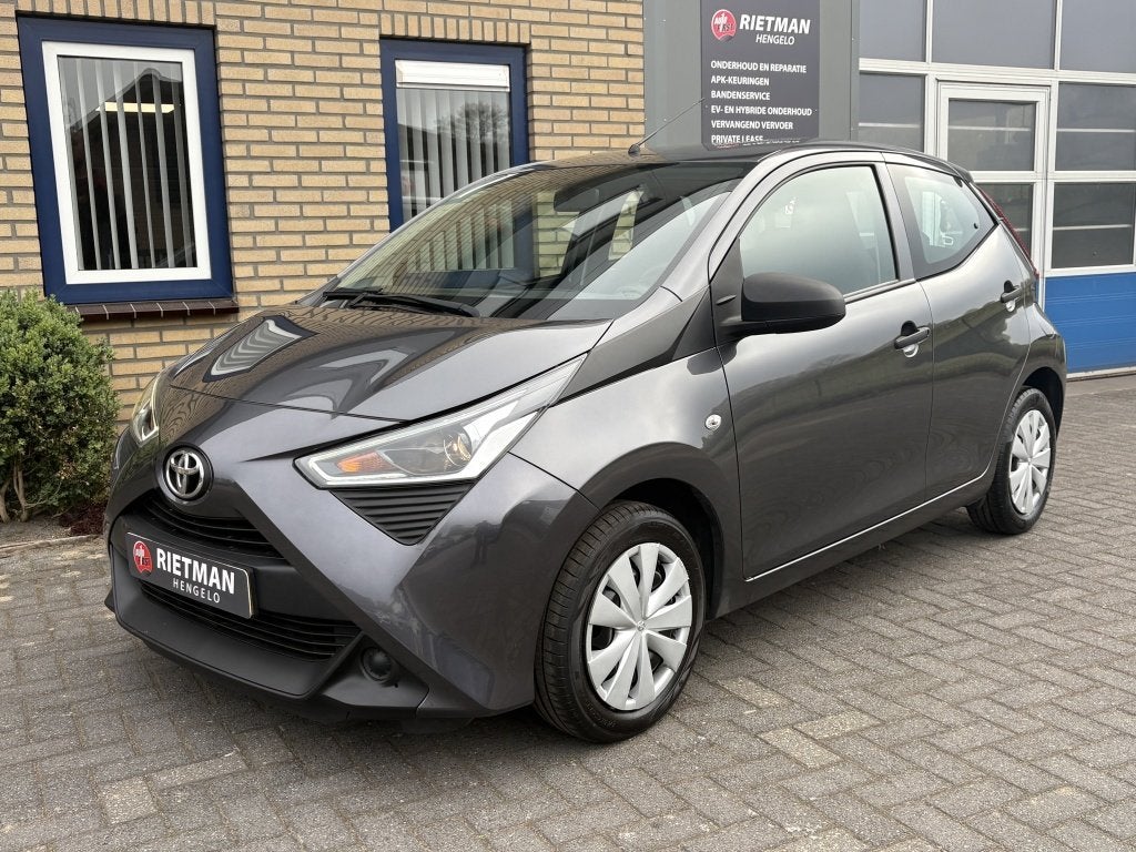 Toyota Aygo 1.0 VVT-i x-fun 1E EIGEN-BTW-AIRCO (bj 2022), Gebruikt, Euro 6, 4 stoelen, Origineel Nederlands