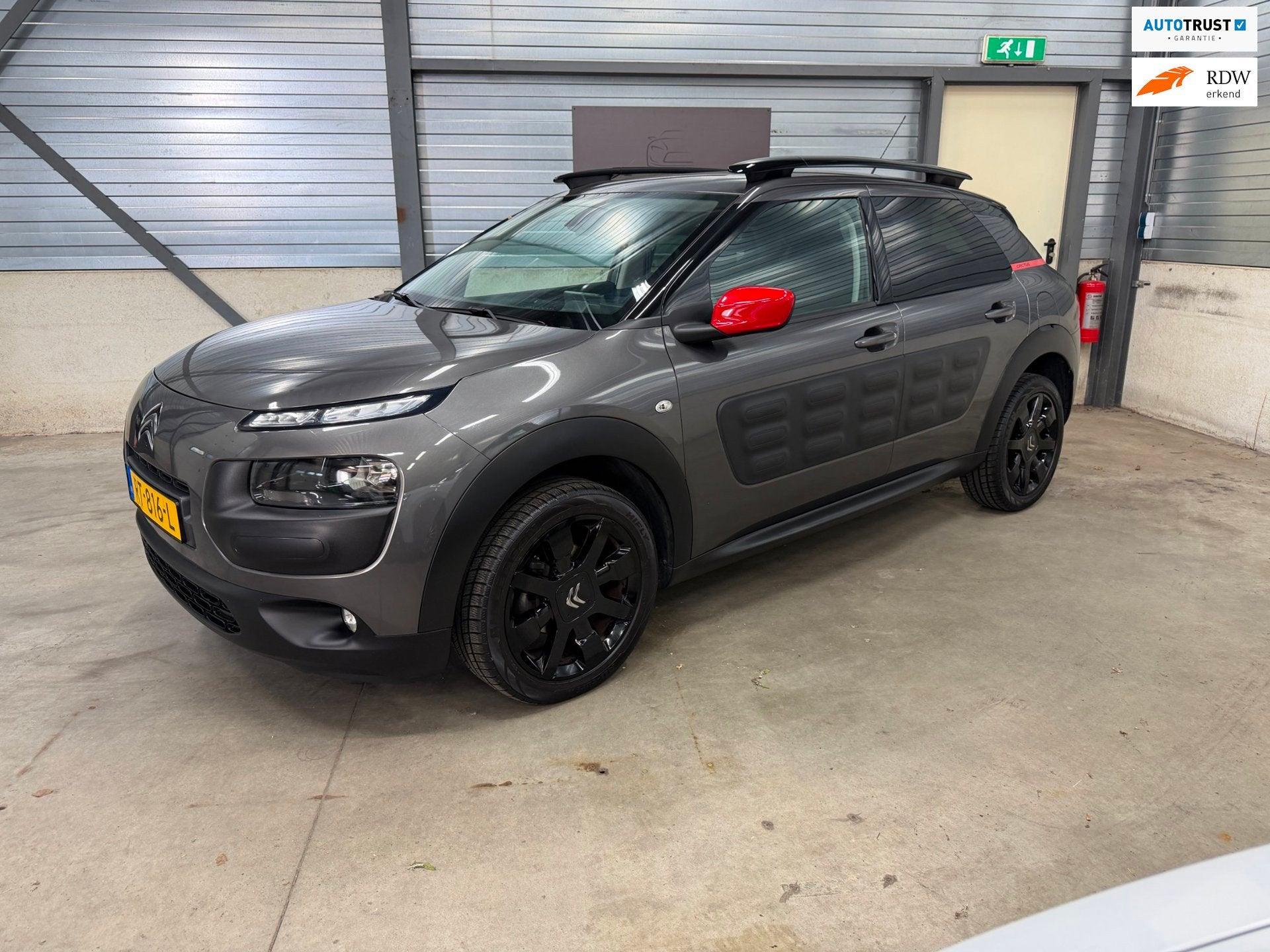 Citroen C4 Cactus 1.2 PureTech Shine 2e eigenaar riem vervan, Voorwielaandrijving, Stof, Euro 6, 1199 cc
