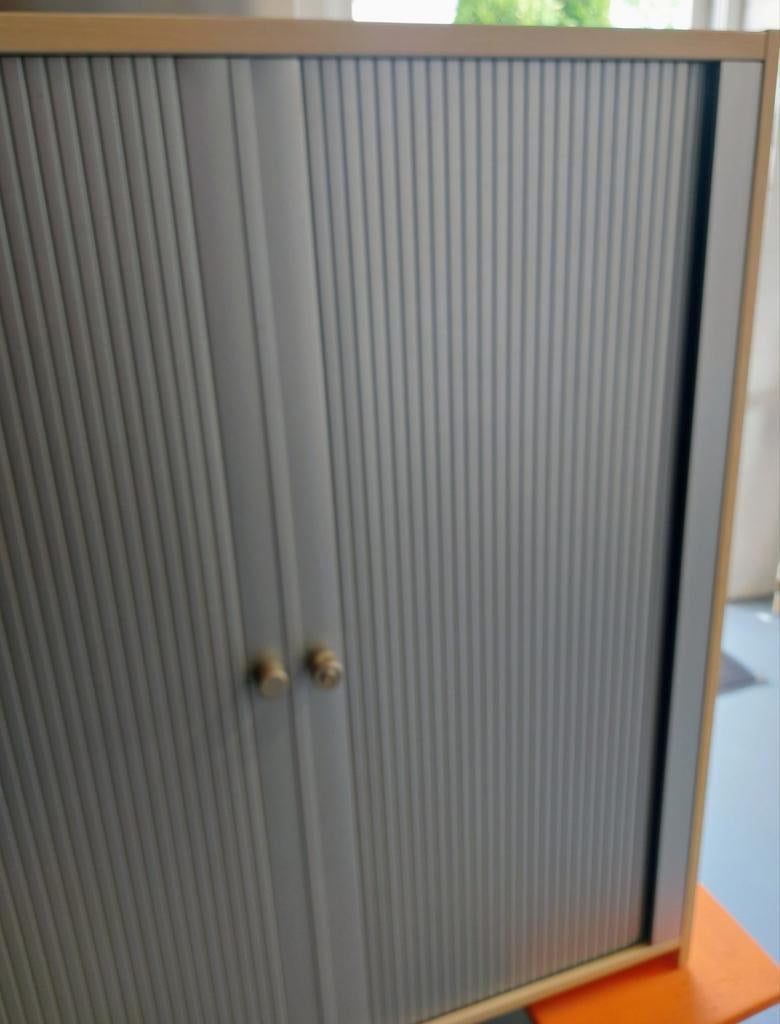 GRATIS: Houten roldeurkast 117x100x24 cm (hxbxd), Huis en Inrichting, Kasten | Roldeurkasten en Archiefkasten, Ophalen, Gebruikt