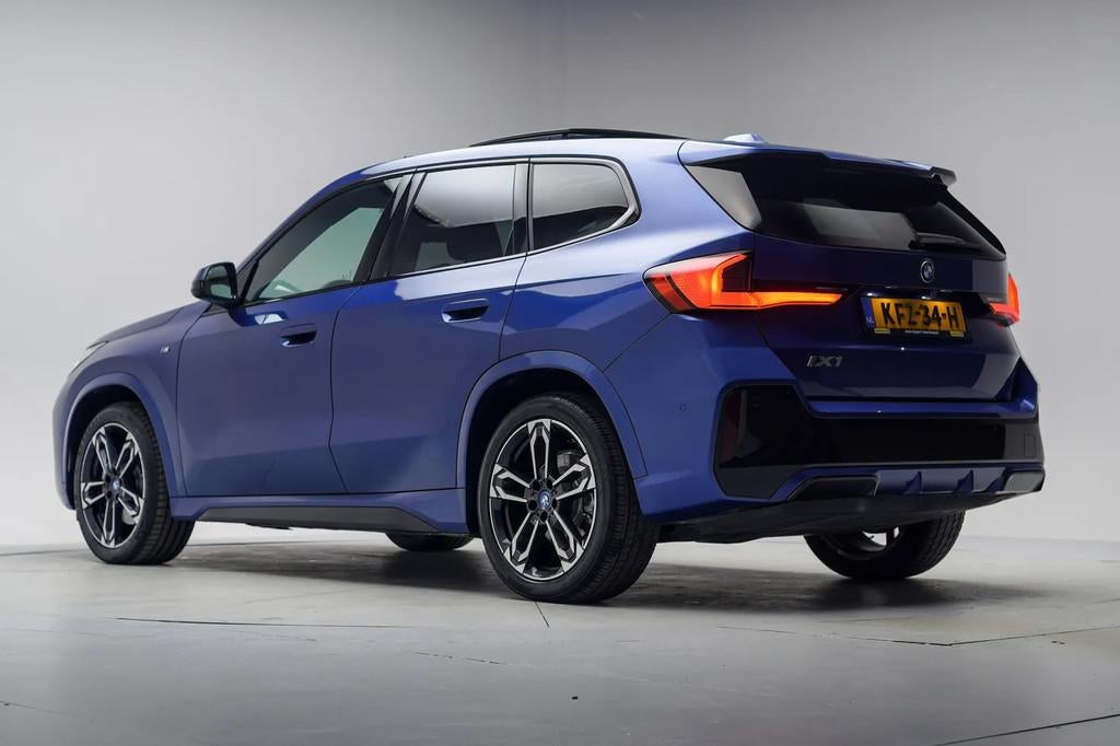 BMW iX1 xDrive30 M Sport [ Panorama Stuur-&Stoelverwarming N, Auto's, BMW, Automaat, 0 cilinders, Gebruikt, Blauw
