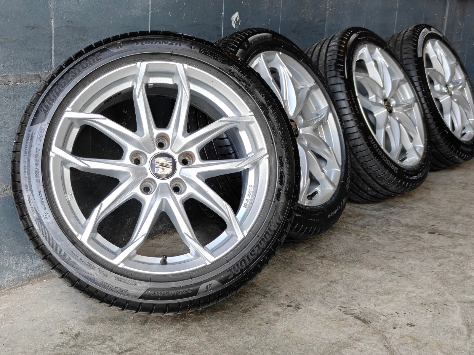 17" Seat Leon Zomerset Bridgestone Altea Golf Caddy Touran, Auto-onderdelen, Rial, Gebruikt, Banden en Velgen, Onbekend
