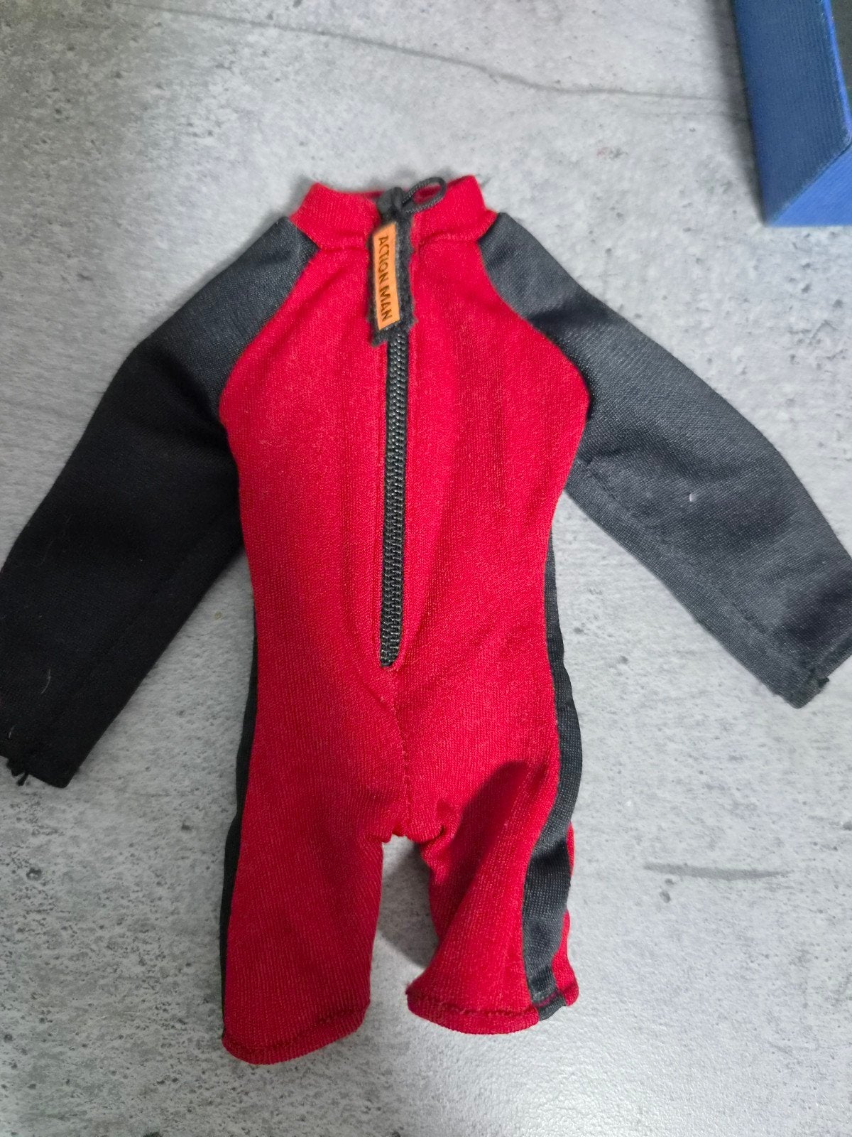 Action Man onesie pop kleding rood zwart, Verzamelen, Ophalen of Verzenden