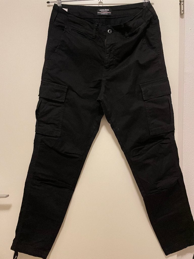 Cargobroek Jack & Jones maat 29 30 zwart, Kleding | Heren, Broeken en Pantalons, Zwart, Ophalen of Verzenden, Zo goed als nieuw