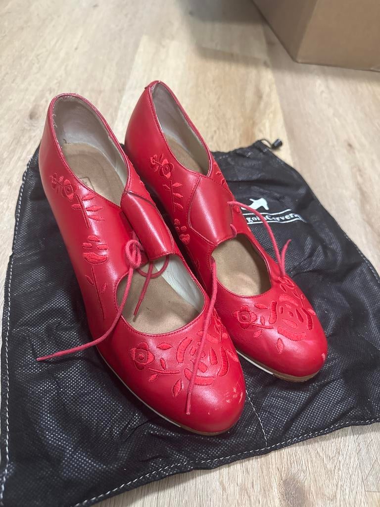 Tamara Flamenco schoenen rood maat 39 1/2, Kleding | Dames, Schoenen, Ophalen of Verzenden, Zo goed als nieuw, Rood, Schoenen met lage hakken