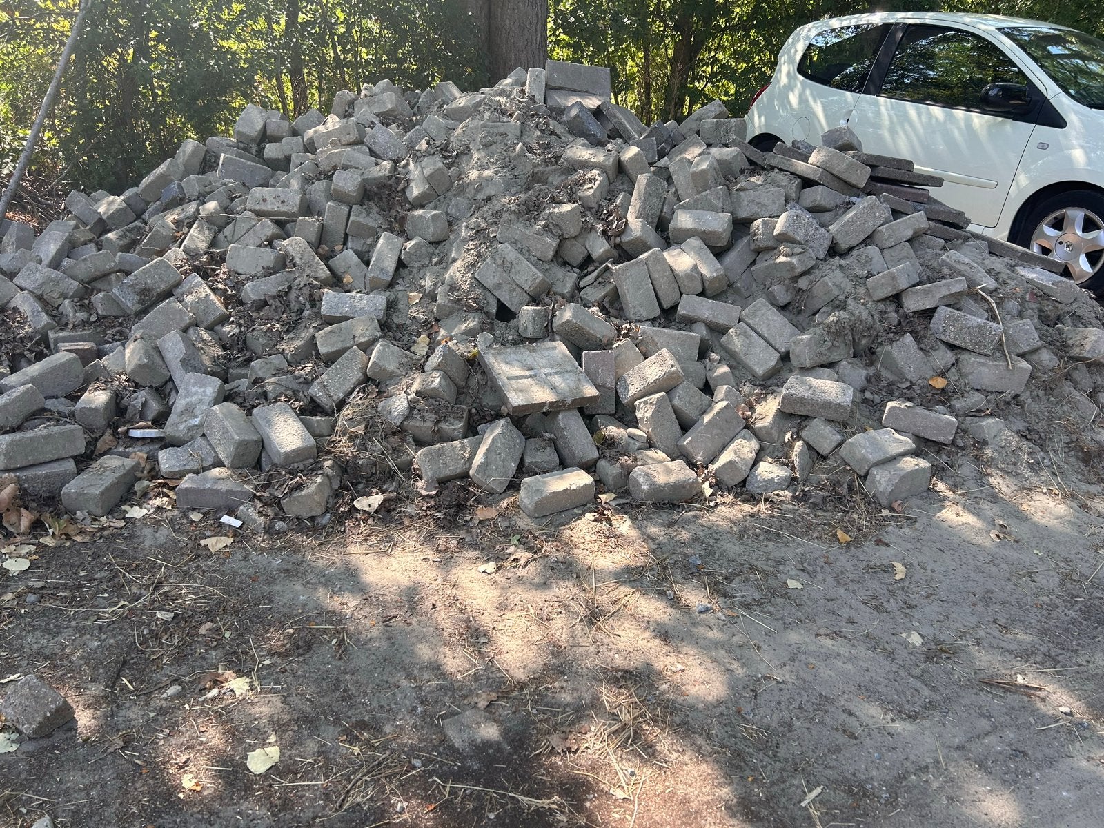 Gratis straatstenen/klinkers af te halen, Ophalen, Gebruikt, Klinkers, Minder dan 5 m²
