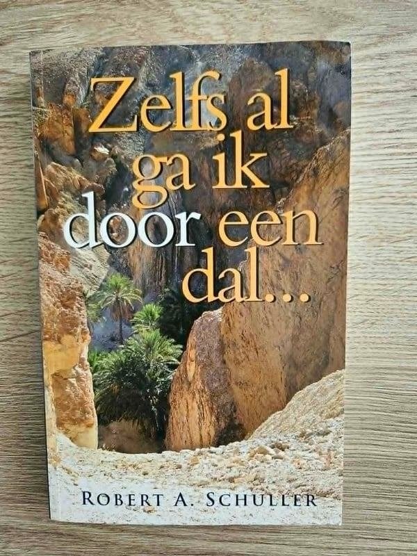 Robert A. Schuller - Zelfs al ga ik door een dal..., Ophalen of Verzenden, Gelezen, Robert A. Schuller