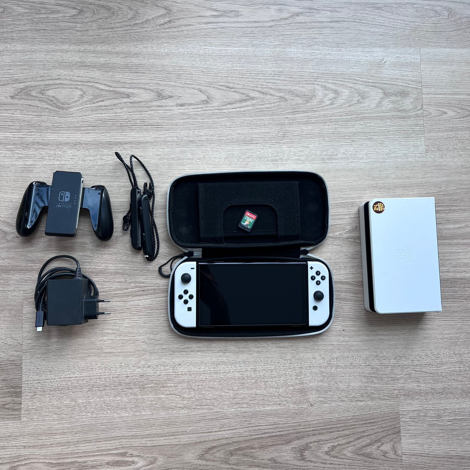 Swith Oled with Zelda Game and extras, Met games, Zo goed als nieuw, Met 1 controller, Switch OLED