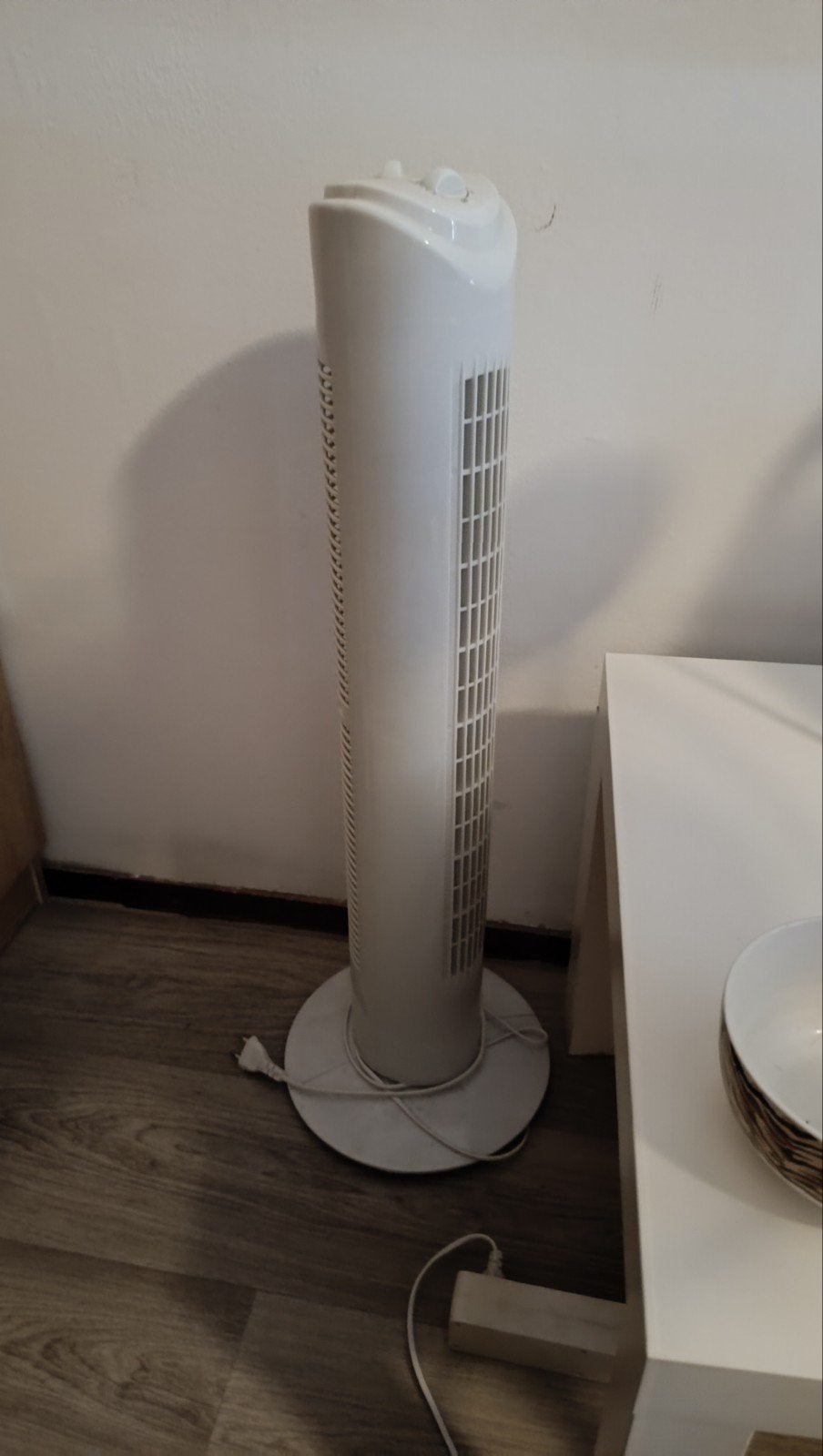 Witte torenventilator - Ideaal voor verkoeling, Witgoed en Apparatuur, Ventilatoren, Ophalen, Gebruikt, Torenventilator
