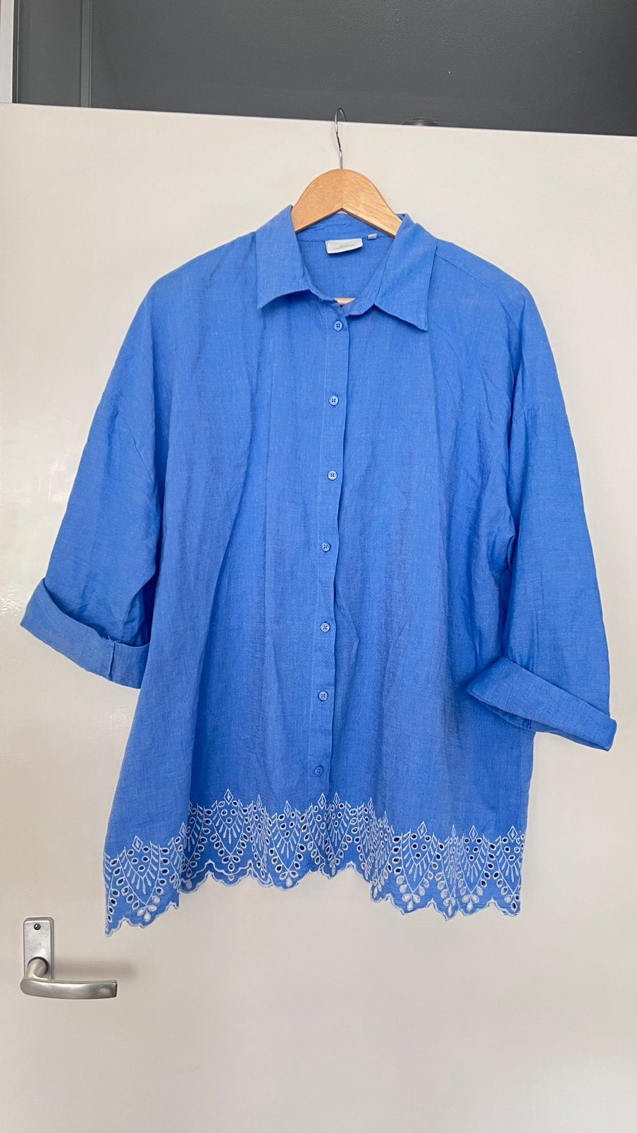 Blouse met broderie ONLY, Kleding | Dames, Blouses en Tunieken, Verzenden, Zo goed als nieuw, Maat 46/48 (XL) of groter, Blauw