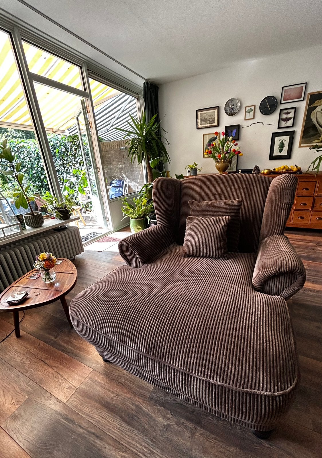 Zo goed als nieuw designer loveseat/ chaise longue bruin rib, Ophalen, Ribstof, 100 tot 125 cm, Tweepersoons