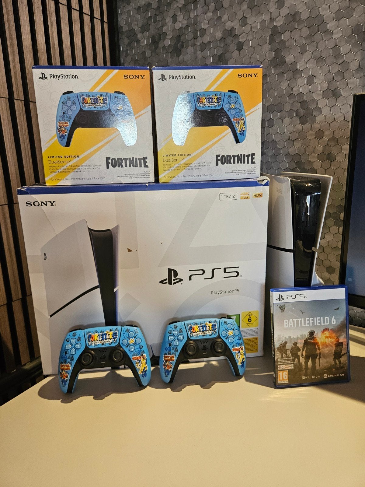 Playstation 5 Slim Disk 1TB opslag met 2 controllers + game, Spelcomputers en Games, Spelcomputers | Sony PlayStation 5, Ophalen