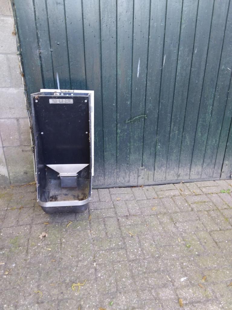 Vebra voerbakken, Ophalen
