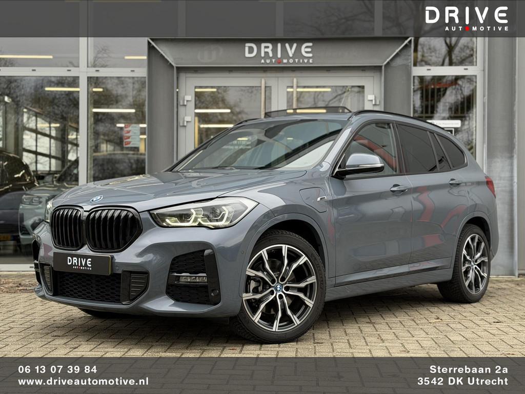 BMW X1 xDrive25e Bus Ed Plus M-Sport |Pano|HUD|HiFi|Cam|Sfee, Auto's, Gebruikt, Leder en Stof, Bedrijf, Vierwielaandrijving