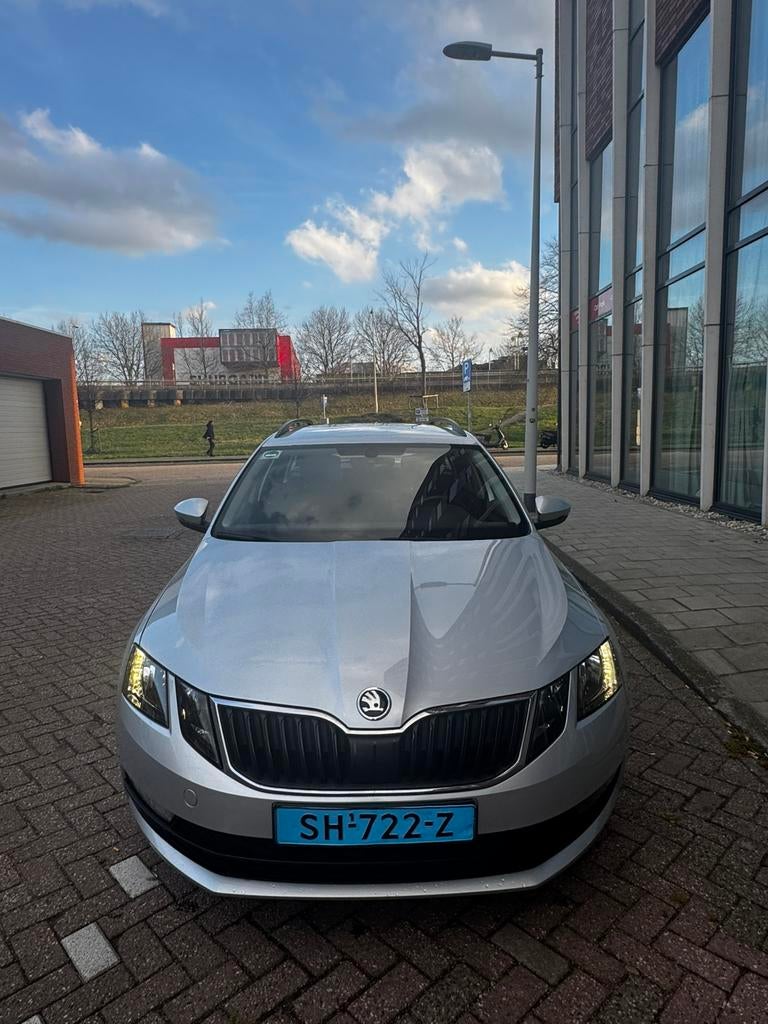 Skoda Octavia 1.6 TDI Greentech 115pk Dsg-7 2018 Grijs, Auto's, Skoda, 4 cilinders, Origineel Nederlands, Stationwagon, Particulier