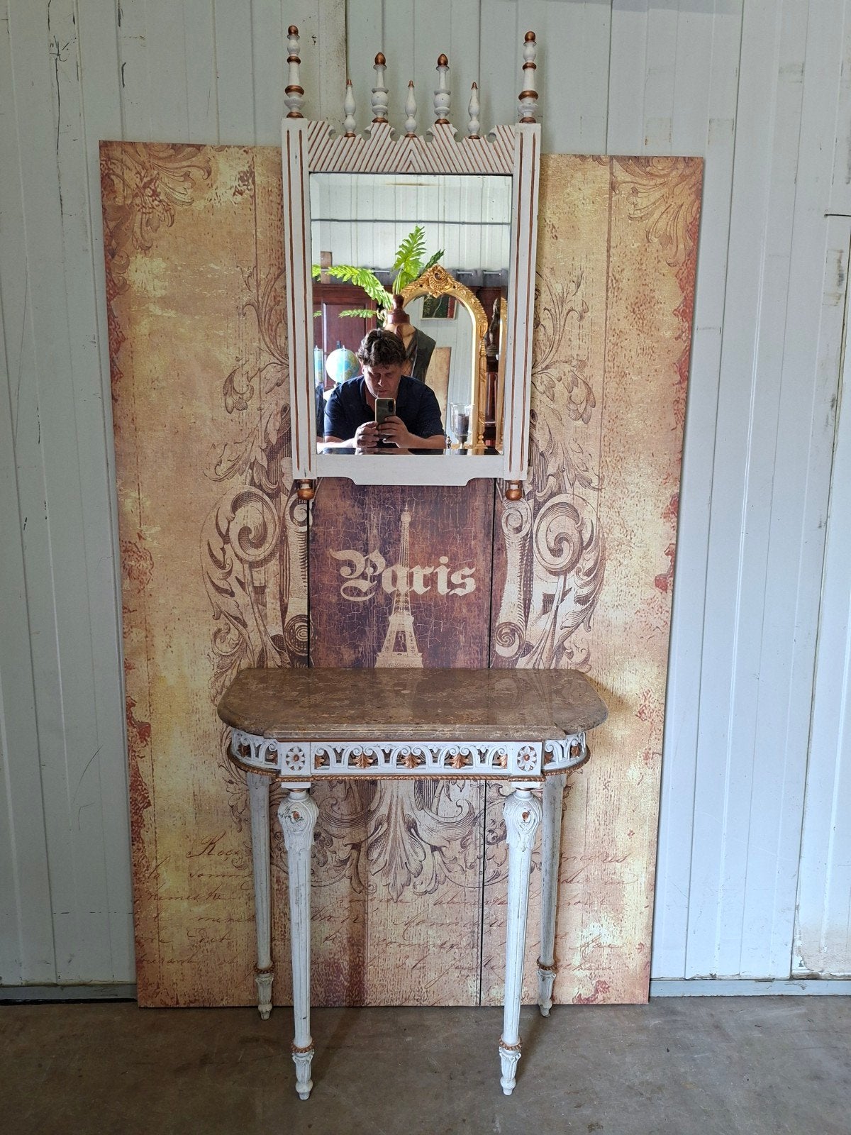 Antieke barok wandconsole, sidetable. haltafel met spiegel