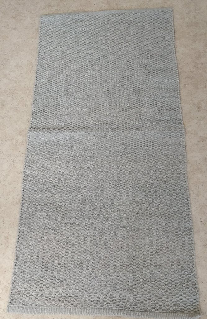 Te Koop: Een grijze, katoenen tafelloper., Ophalen of Verzenden, Zo goed als nieuw, Katoen, Tafelloper