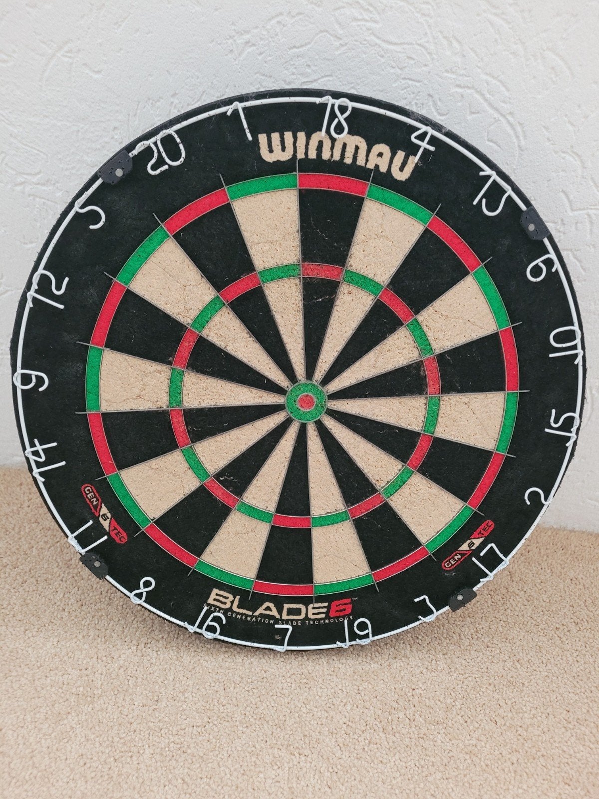 Winmau Blade 6 dartbord in nettecstaat, Sport en Fitness, Darts, Sales@winmau.com, Ophalen of Verzenden, Zo goed als nieuw, Dartbord