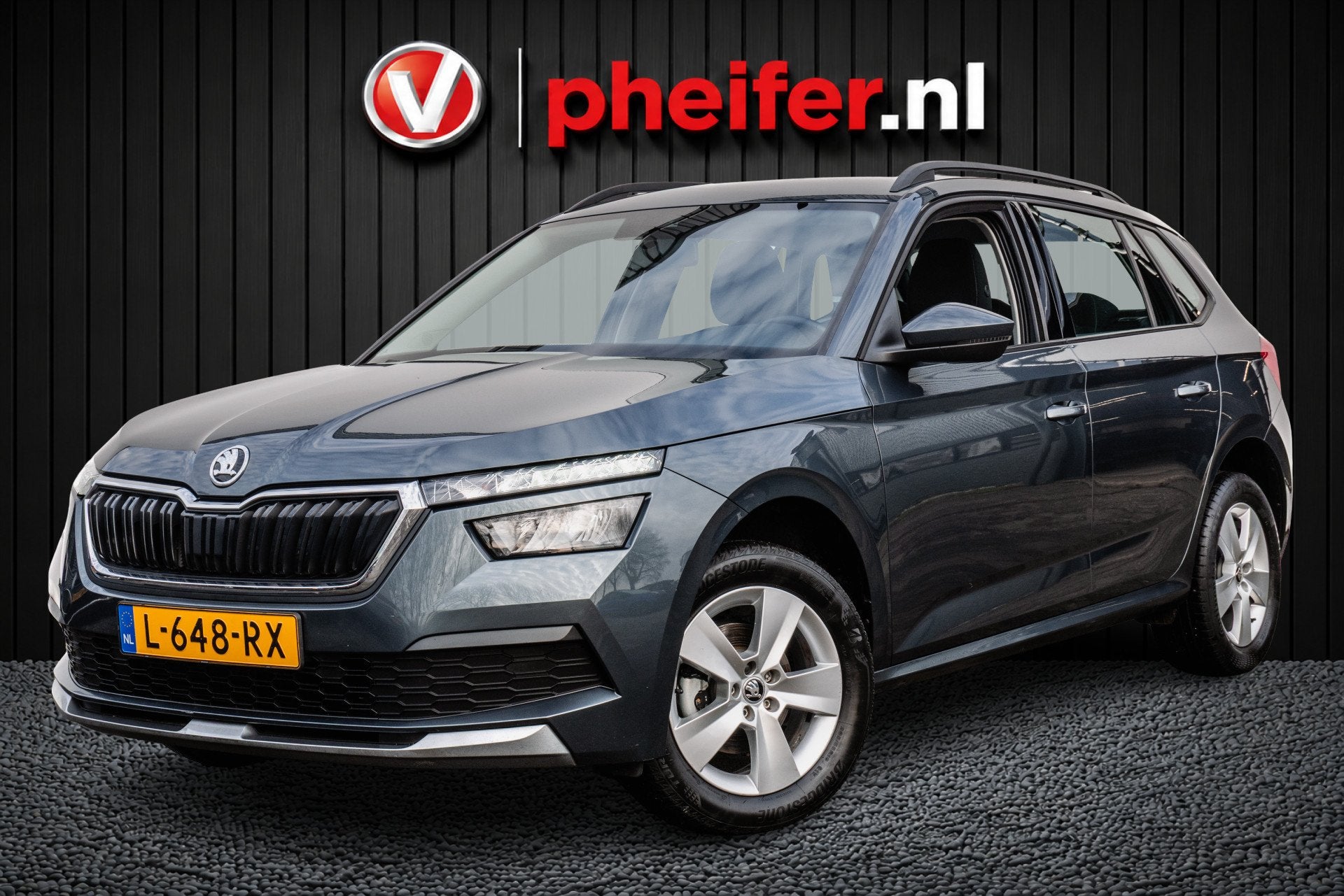Skoda Kamiq 1.0 TSI 110pk Ambition Trekhaak/ Navigatie Apps/, Auto's, Stof, Gebruikt, Met garantie (alle), 49 €/maand