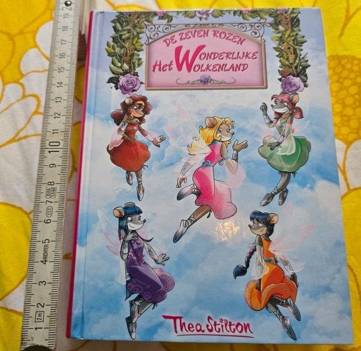 Thea Stilton - Het wonderlijke wolkenland, Boeken, Thea Stilton, Fictie algemeen, Ophalen of Verzenden, Zo goed als nieuw