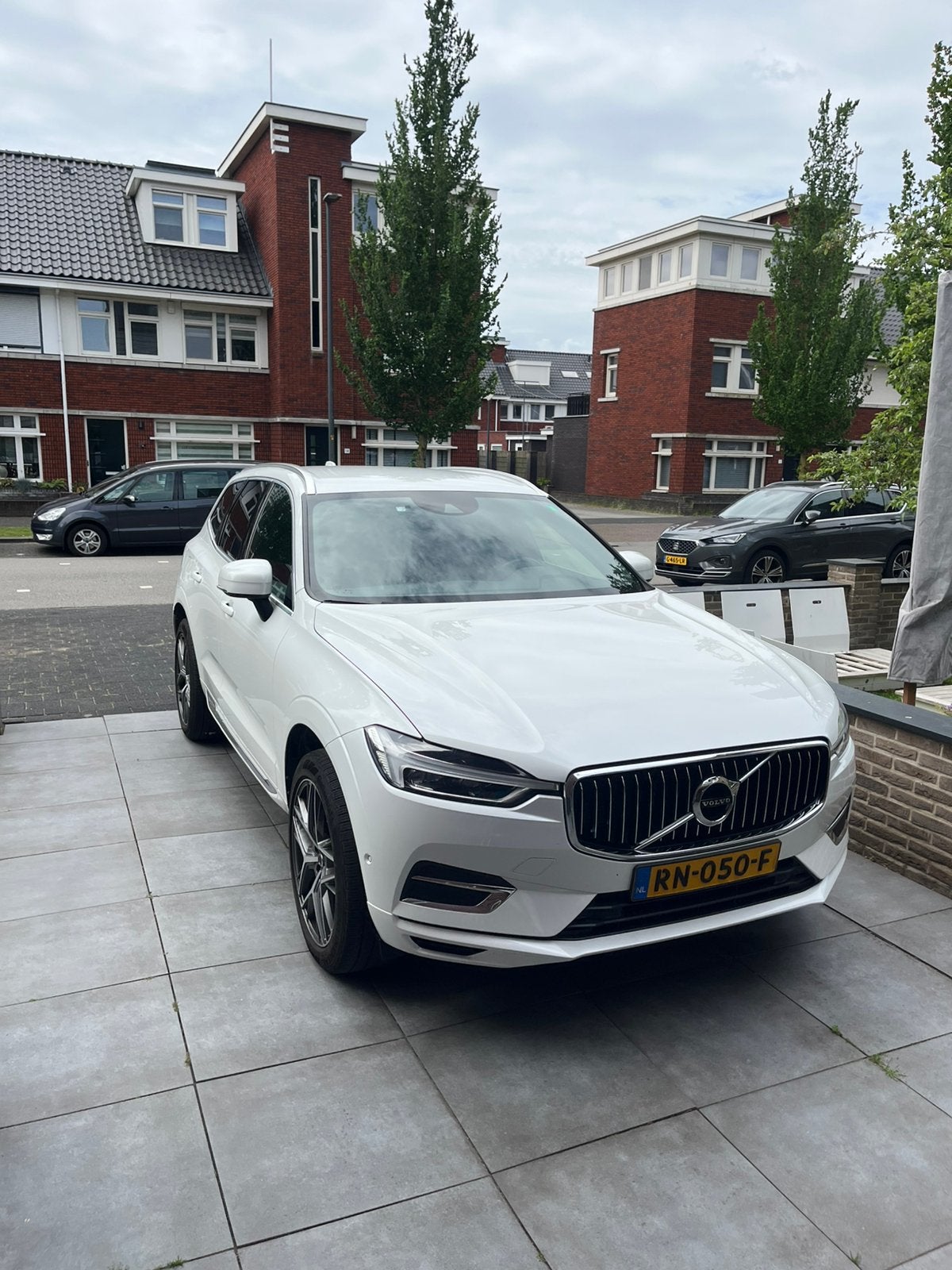 Volvo XC60 T5 250pk inscription 2018 Wit, Zwart, 4 cilinders, XC60, Particulier