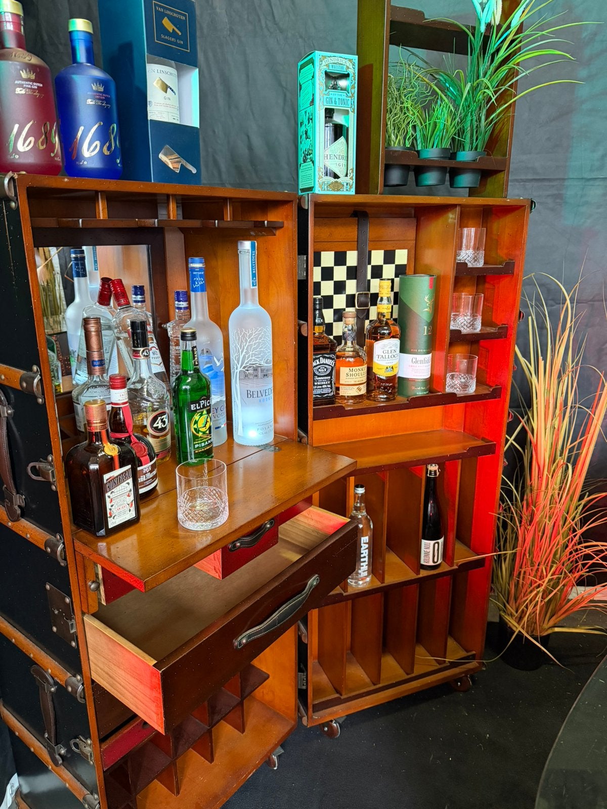Bar cabinet suit case, Antiek en Kunst, Antiek | Meubels | Kasten, Ophalen