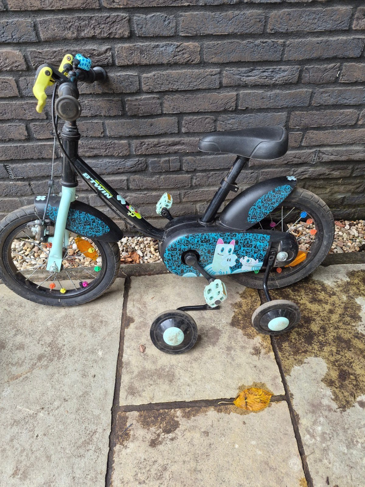 Kinderfiets B'Twin met zijwieltjes (boutjes 2x ontbreken), Ophalen