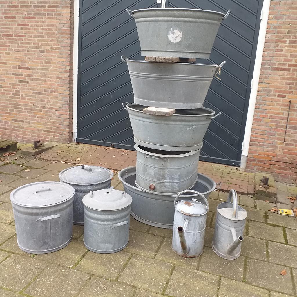 Zinken teil , vuilnisemmer, emmer , vergiet , gieter, Ophalen