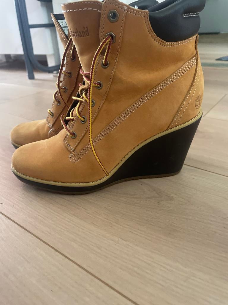 Zo goed als nieuwe Timberland sleehakken, Ophalen of Verzenden, Zo goed als nieuw, Bruin, Lage of Enkellaarzen