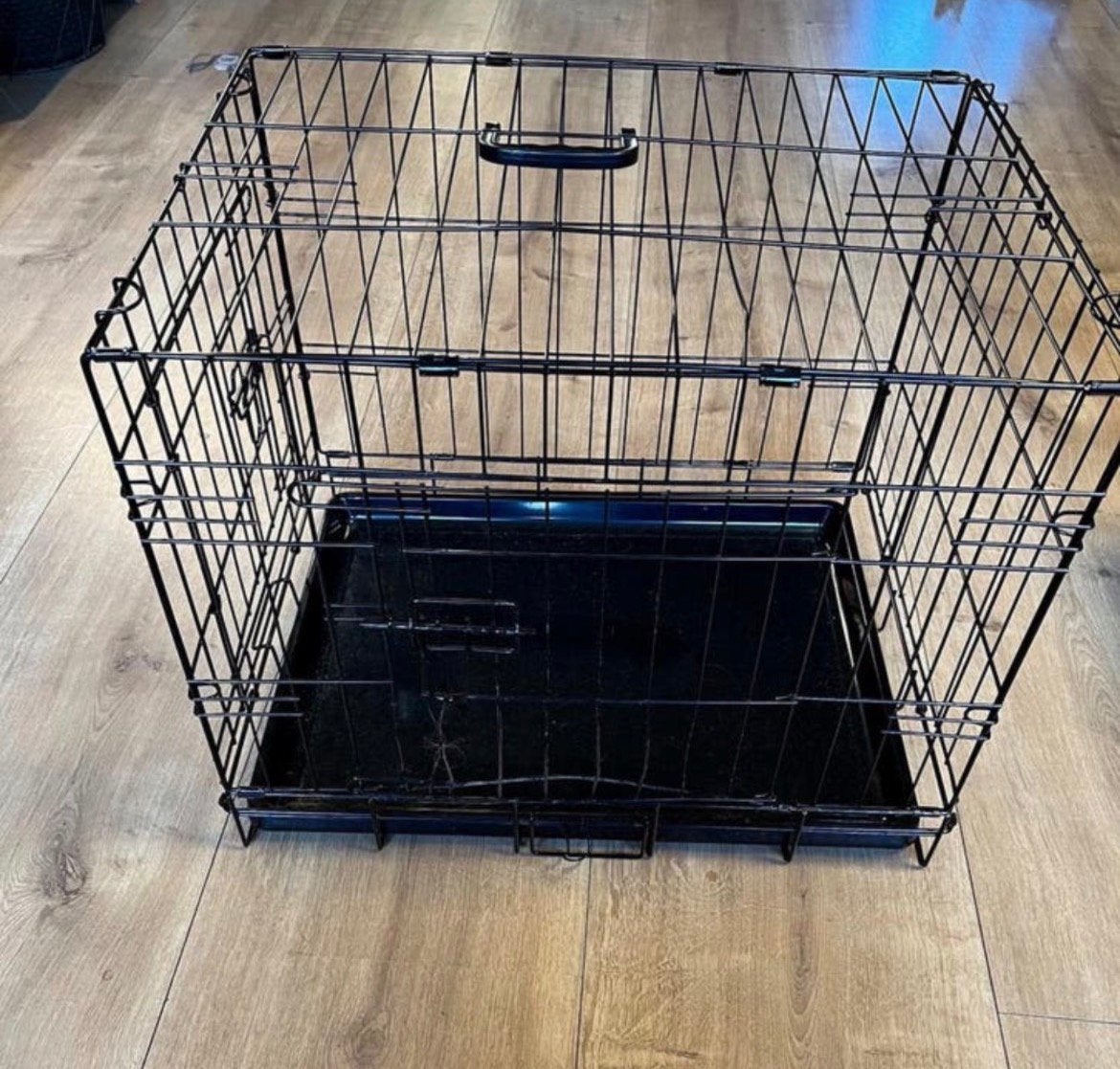 Mooie zwarte bench 2 deurs, Dieren en Toebehoren, Hondenhokken, Ophalen, Zo goed als nieuw, Minder dan 75 cm, Minder dan 65 cm