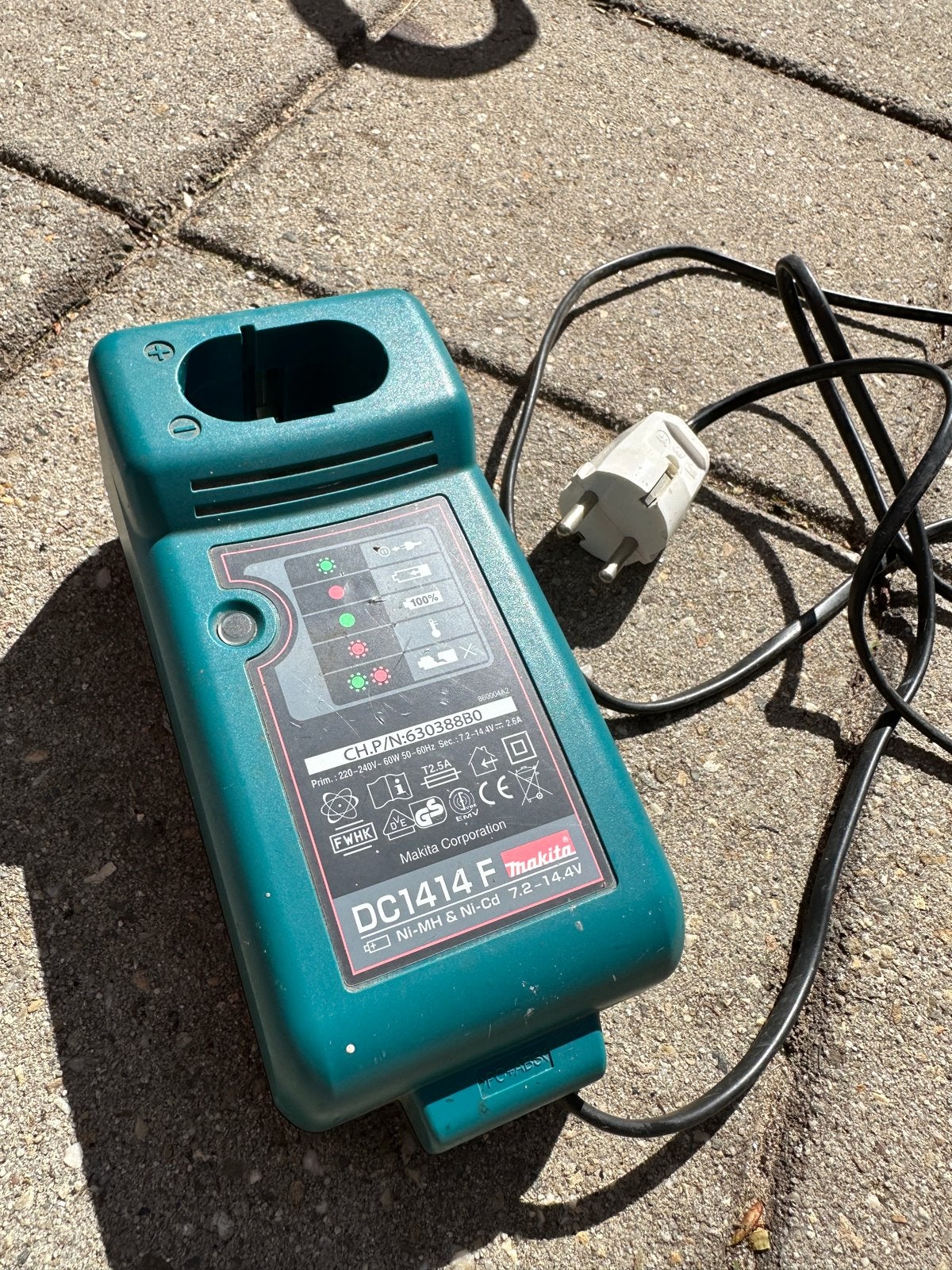 Makita DC1414 F Acculader, Ophalen, Gebruikt