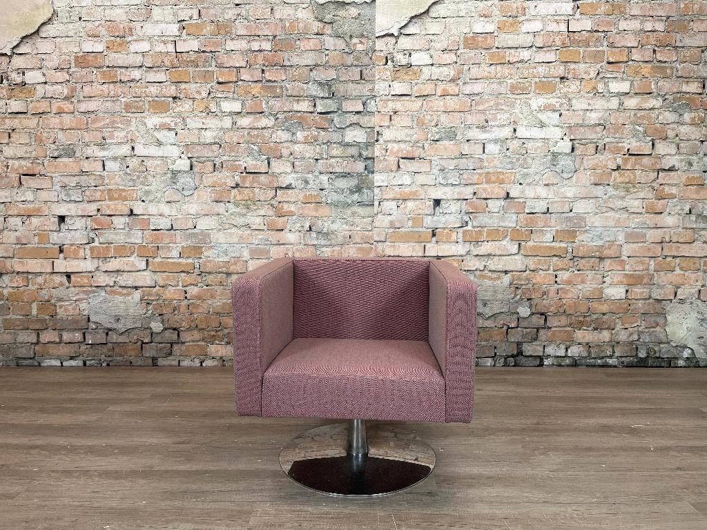 Offecct Solitaire bij TheReSales, Huis en Inrichting, Fauteuils, Ophalen, Minder dan 75 cm, Design, Zo goed als nieuw