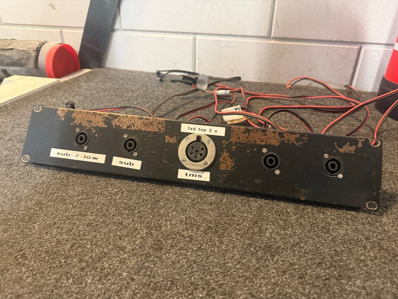 19 inch paneel met speaker aansluitingen, Ophalen of Verzenden, Gebruikt, Apparatuur