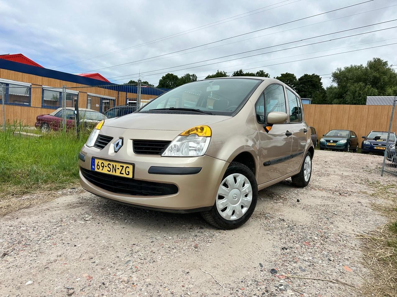 Renault Modus 1.4 16V 72KW E4 2006 Beige, Auto's, Voorwielaandrijving, 15 km/l, Elektrische ramen, 4 cilinders