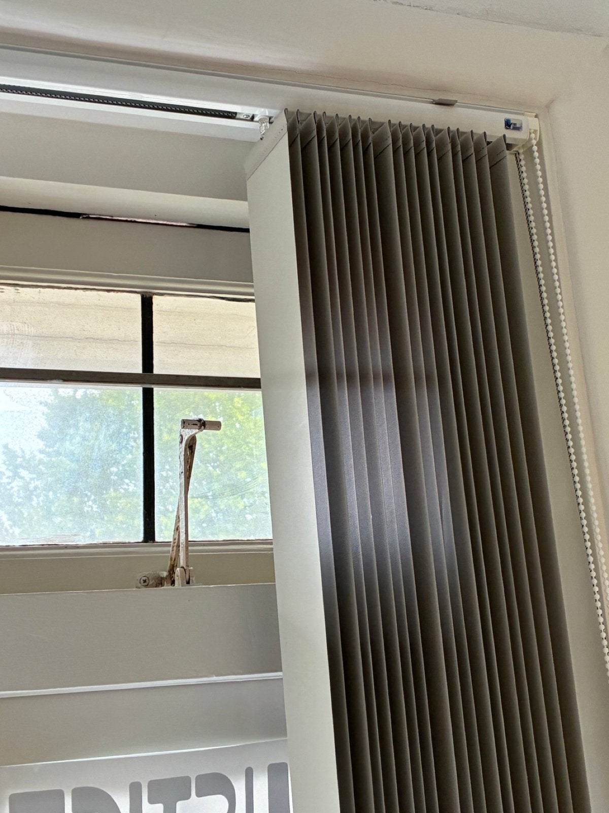 Verticale lamellen Grijs Beige, 272x150 cm, z.g.a.n., Ophalen, 100 tot 150 cm, Zo goed als nieuw, 200 cm of meer